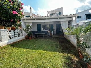 Appartement à Cala en Blanes. Apartamento con patio y piscina