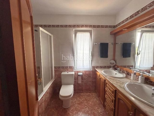 Foto 7e42f7a0-7b80-4280-9174-9e44033057f0. Xalet amb aparcament piscina a Cala Blanca Ciutadella de Menorca