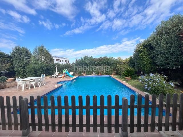 Foto c2c4e62f-7805-4988-bd14-b626e457f923. Xalet amb aparcament piscina a Cala Blanca Ciutadella de Menorca