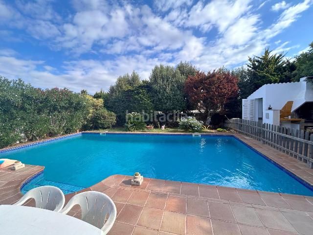 Foto d3924d6e-0ad0-46a8-96c4-20693b424b7f. Xalet amb aparcament piscina a Cala Blanca Ciutadella de Menorca