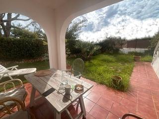 Apartment in Cala Blanca. Apartamento planta baja con patio