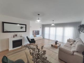 Casa adossada a Ciutadella. Casa impecable con terraza