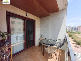 Rent Flat in Juan Carlos I. Vistas , terraza y luz no puedes pedir más