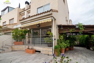 Casa a schiera in Churra. Impecable pareado en churra, murcia  ideal para familias