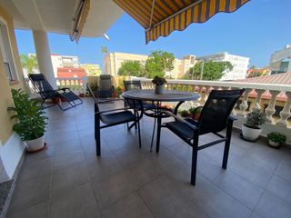 Appartement à Avinguda borrons 14. Apartamento 2ª linea de playa 3 dormitorios con piscina