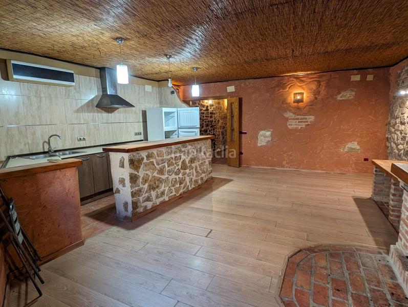 Foto 8789de7e-42ab-43c1-9fd7-24f006449480. Casa con camino in Cretas