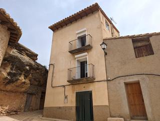 Casa a Fórnoles. Casa de pueblo en plaza