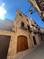 Casa a Calaceite. Casa en el casco histórico semireformada