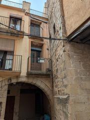 Casa a Plaça de l'església 10. Casa en la plaza de horta de sant joan