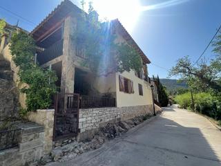 Casa a Beceite. Casa frente a la assut de beceite