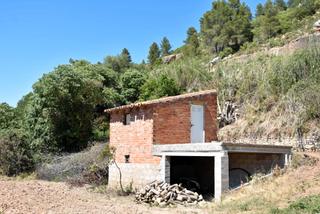 Finca rústica a Torre del Compte. Huerto con caseta de aperos junto al río matarraña