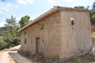 Finca rústica a Calle palacio 4. Finca con masía camino a las pesqueras
