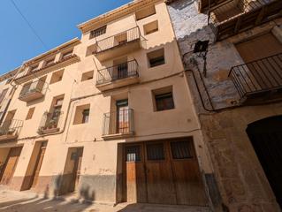 Casa en Calle santa gueda 24. Casa en casco antiguo de valderrobbres