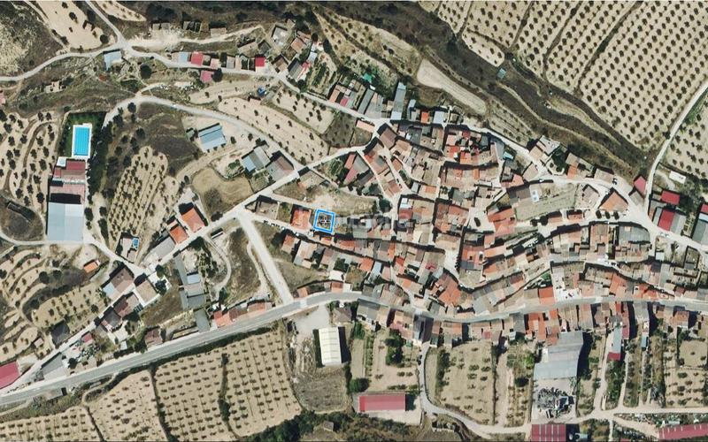 Foto 35cf7611-0464-4e7d-8ca4-3c1040d2a54b. Terreno residencial en calle mayor 26 solar urbano en Valdeltormo