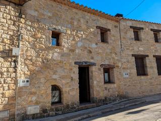 Casa  Raval de mur. Casa en horta de sant joan