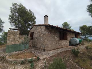Landgut in Mazaleón. Finca rústica con maset en mazaleón