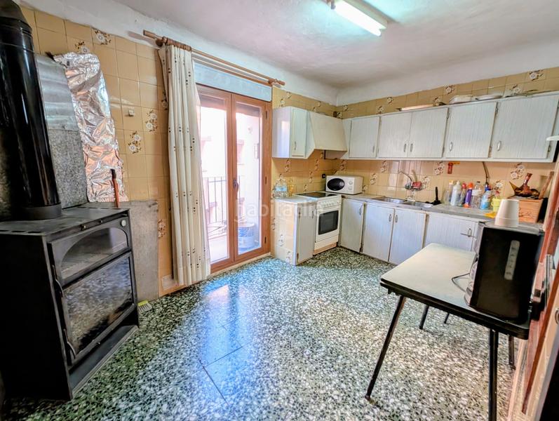 Foto d8042886-f8f7-4720-9ec3-cd36fae00e89. Casa con camino parcheggio in Ráfales