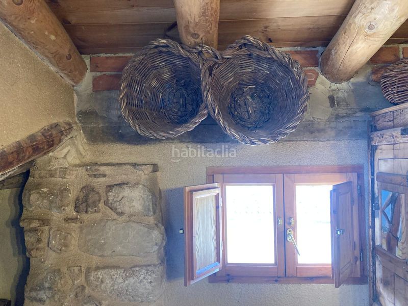 Foto a1d0b8e8-4979-4408-81d0-bceeb2c4b82f. Casa amb xemeneia a Portellada (La)