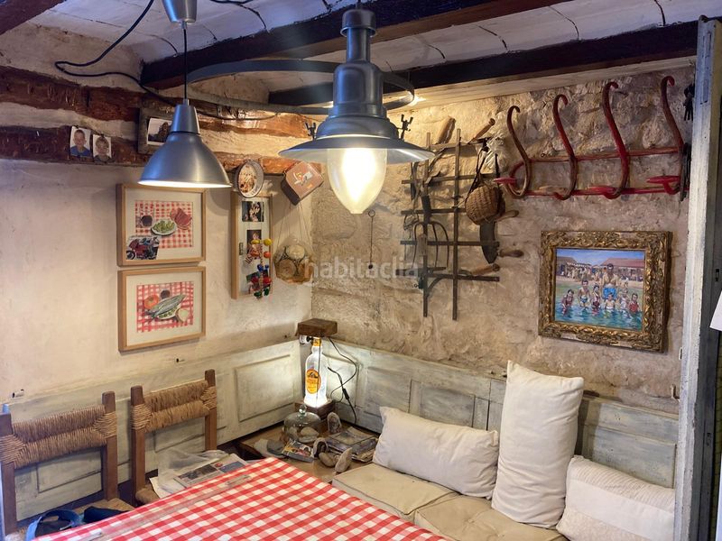 Foto a6076f1a-ae6a-4bb3-98b9-f063e6413205. Casa amb xemeneia a Portellada (La)