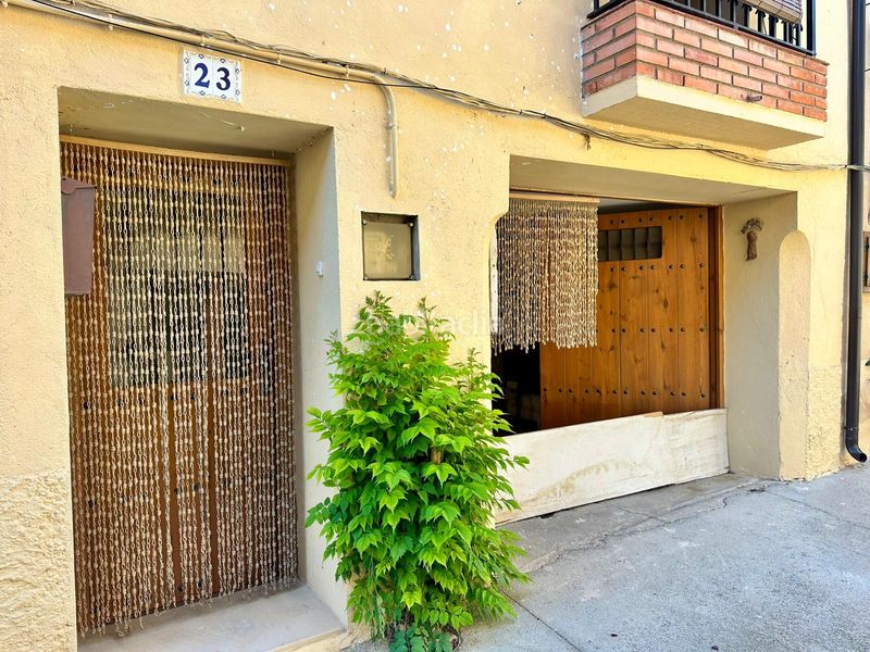 Foto 2a7e9132-4143-4b34-b357-5bd9466356f1. Casa amb xemeneia aparcament a Fresneda (La)