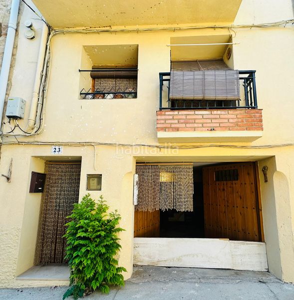 Foto dbced99f-4862-4a19-a256-62a88f857e21. Casa amb xemeneia aparcament a Fresneda (La)
