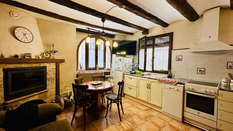 Foto 59329a3a-137a-4f7b-9332-39946d054d4a. Casa amb xemeneia a Beceite