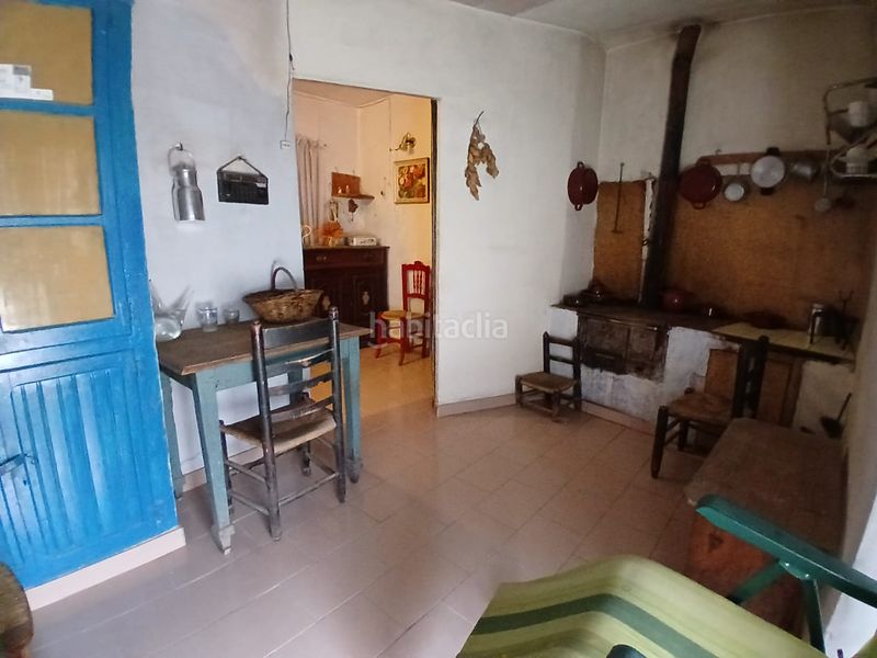 Foto a1de2fb1-cd20-4f3b-bdfb-6b90c5c13f1d. Casa amb xemeneia a Valdeltormo
