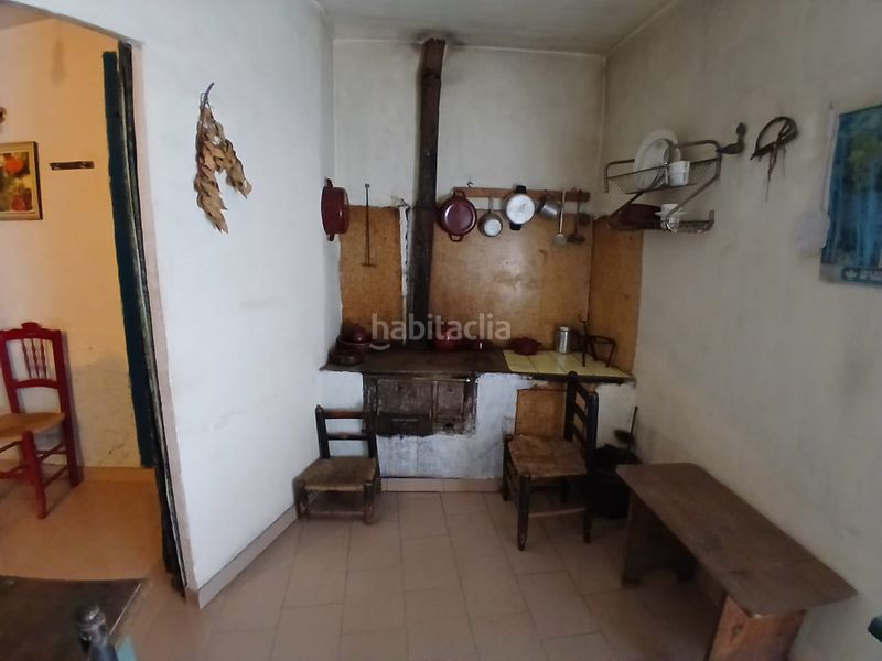 Foto b0df6fbf-9edb-4023-8bcb-efc4ffd76f1c. Casa amb xemeneia a Valdeltormo