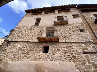 Casa a Torre del Compte. Casa con patio en torre del compte