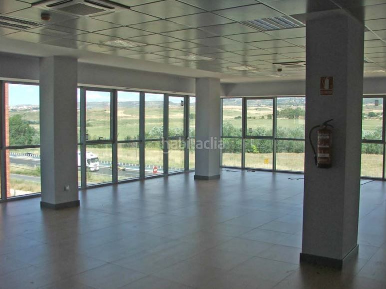 Foto 7af6430d-b349-4d8a-b8f6-c811e46d36ad. Affitto edificio in Cabanillas del Campo