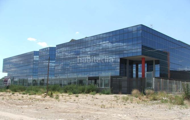 Foto b6c5a06d-4b19-46cf-b1cf-b90236cf2f48. Affitto edificio in Cabanillas del Campo