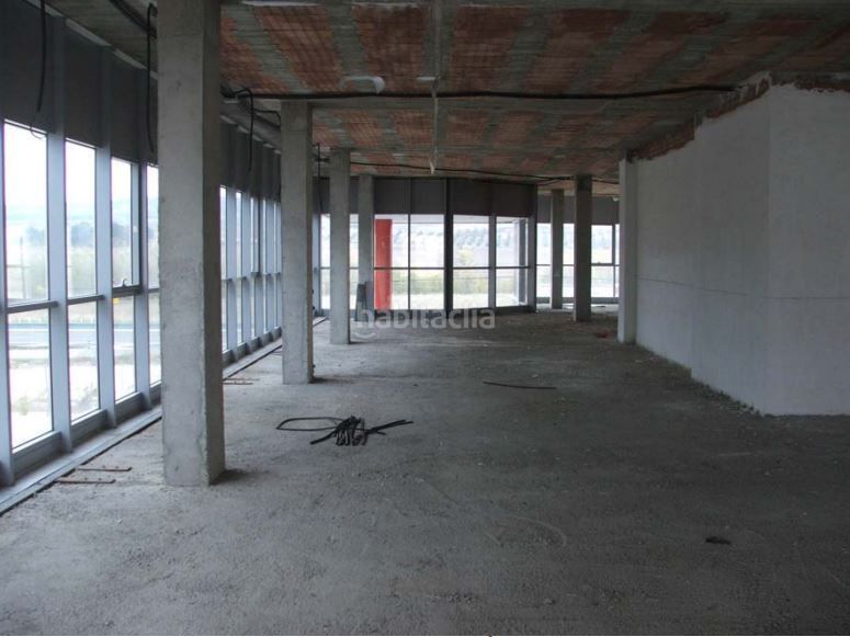 Foto cf434741-6f53-40b6-803d-2f7d3cd2df76. Affitto edificio in Cabanillas del Campo