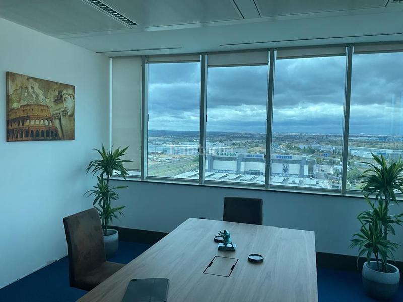 Foto 7055c8a0-ef24-4713-9f66-86067afc2216. Affitto ufficio in avenida juan carlos i 26 in La Garena Alcalá de Henares