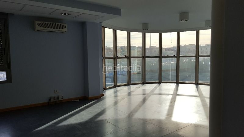 Foto 66af5f3b-3443-46d9-8475-97bd23829920. Miete büro mit heizung parking in Adelfas Madrid