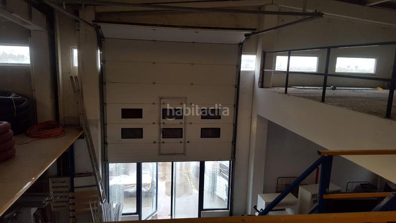 Foto 23329050-f767-42d5-9439-33737a15602c. Nave industrial en Reyes Católicos Alcalá de Henares