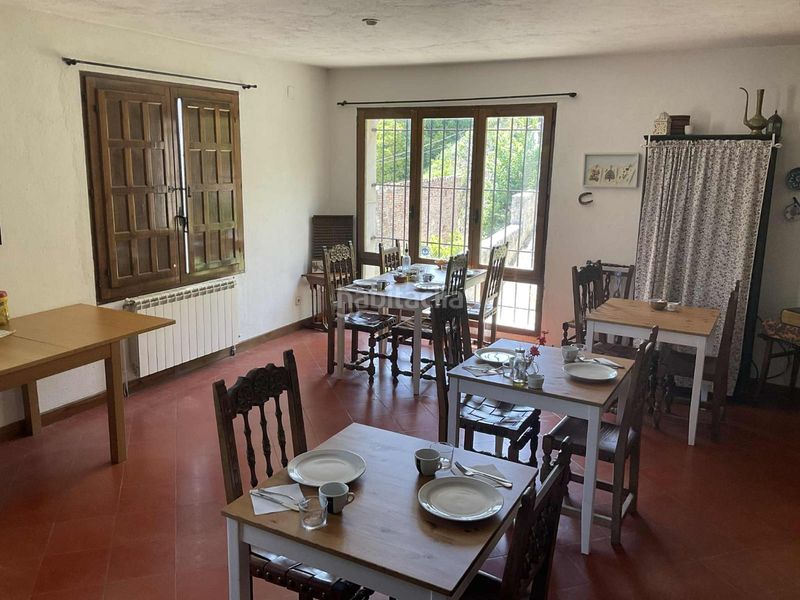 Foto ef80bf74-ba70-4d43-8beb-ee5a8705075a. Masia amb xemeneia calefacció aparcament a Sigüenza