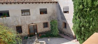 Edifici a Pastrana. Edificio histórico en guadalajara
