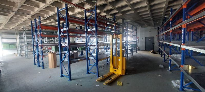 Foto 96bee879-40ae-43f1-a7fc-3a07920dd2dd. Alquiler edificio  industrial y de oficinas en Madrid