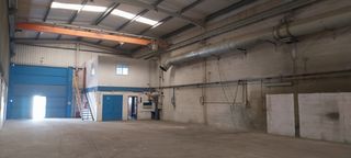 Alquiler Nave industrial  Calle fresadores. Excelente nave con puente grúa