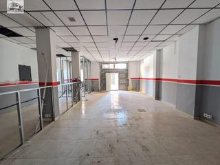Local Comercial en Ncleo Urbano. Bajo en la pobla de vallbona