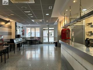 Location Local commercial à Núcleo Urbano. Alquiler de bajo comercial de 100 en la pobla de vallbona