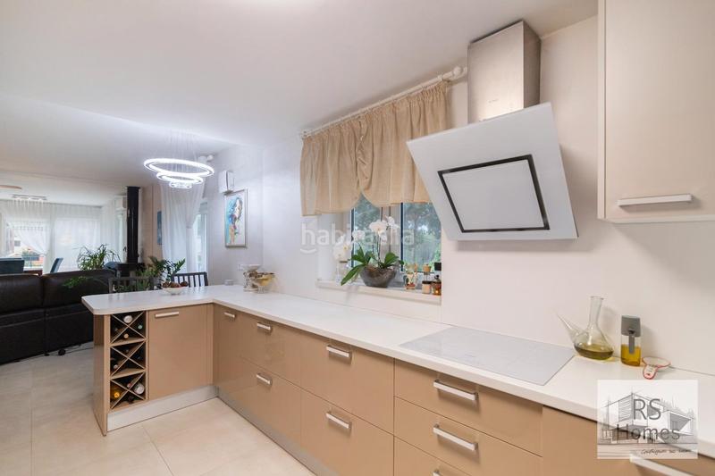 Foto 20243a95-7827-464a-8c5a-6e4b1210b20f. Xalet amb calefacció aparcament piscina a Entrepinos Eliana (l´)