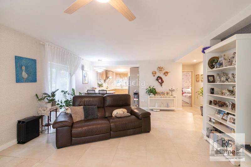 Foto 298facba-dfb4-48c3-9224-0658af0db673. Xalet amb calefacció aparcament piscina a Entrepinos Eliana (l´)