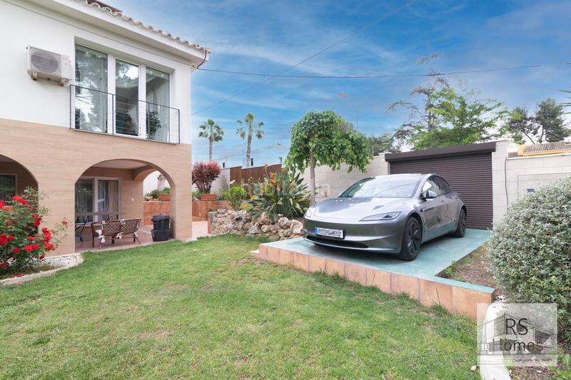 Foto 4bee5195-9f3c-435a-a059-1a9d98894c4b. Xalet amb calefacció aparcament piscina a Entrepinos Eliana (l´)