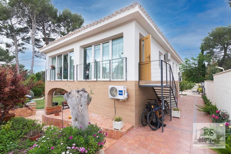 Foto 6d27fe8e-b11d-4430-b0e4-80820acb108b. Xalet amb calefacció aparcament piscina a Entrepinos Eliana (l´)