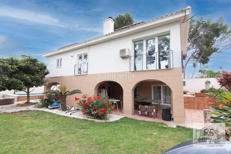 Foto abc23740-2ddc-4e35-97e9-5f19d07a9529. Xalet amb calefacció aparcament piscina a Entrepinos Eliana (l´)