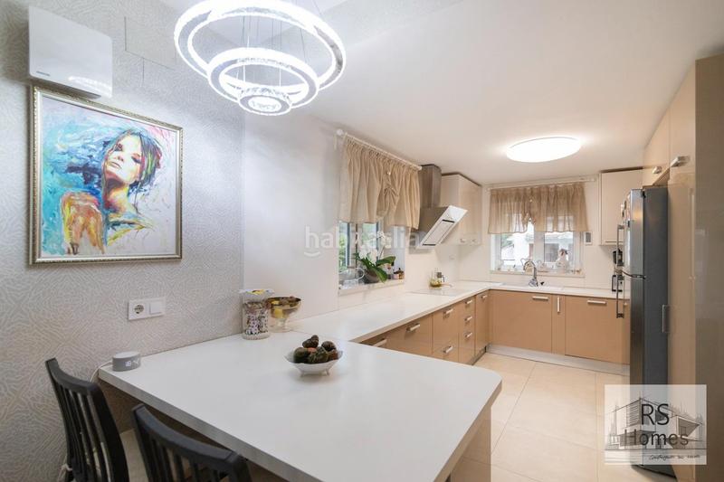 Foto b74a5d42-5eb3-4ded-8456-48310ffefc7a. Xalet amb calefacció aparcament piscina a Entrepinos Eliana (l´)