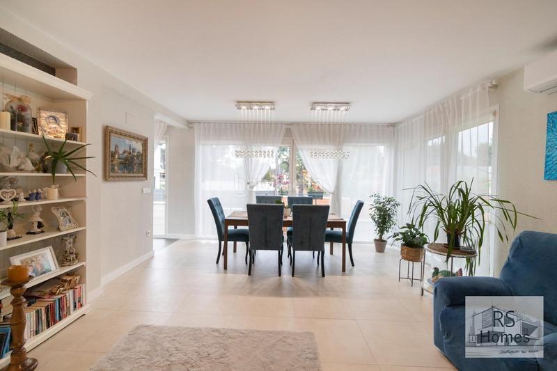 Foto bcefcb32-8f3d-4a10-ade5-e0742d6615c4. Xalet amb calefacció aparcament piscina a Entrepinos Eliana (l´)