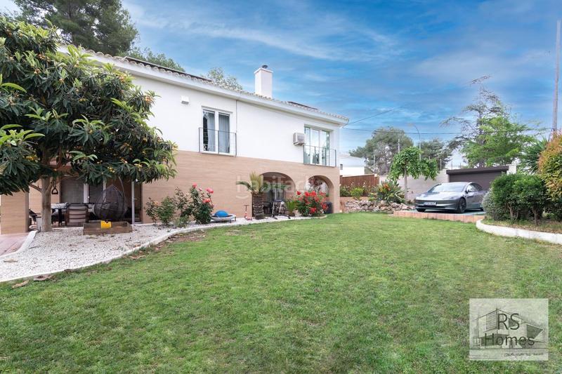 Foto d05b9ef9-88f2-435d-a960-e0f8839a0302. Xalet amb calefacció aparcament piscina a Entrepinos Eliana (l´)