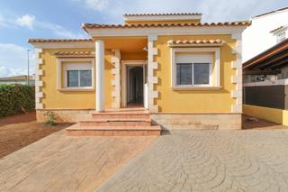 Rent Chalet in La Conarda. Chalet independiente en alquiler, con un  precioso porche y jard
